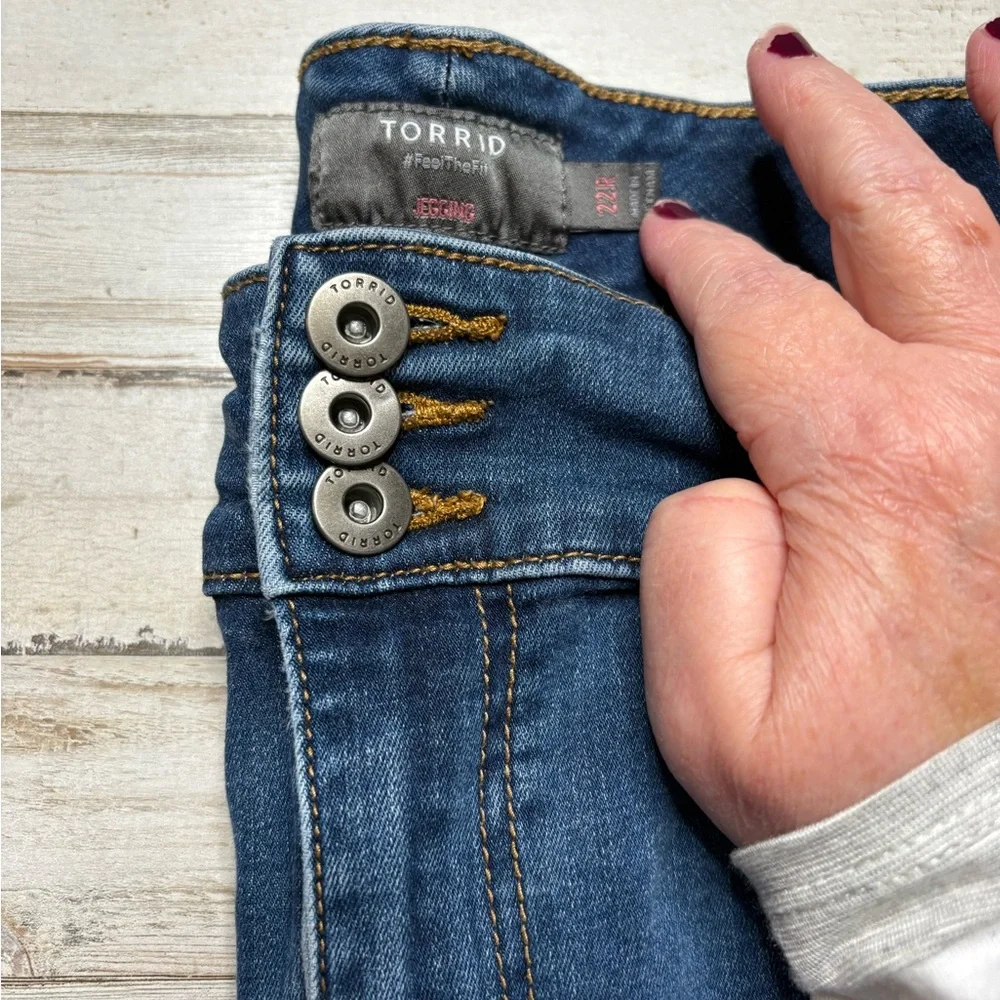 Torrid Womens Jeans Size 22R Jeggings Med Wash Blue Super Soft High Rise Stretch - Picture 3 of 15